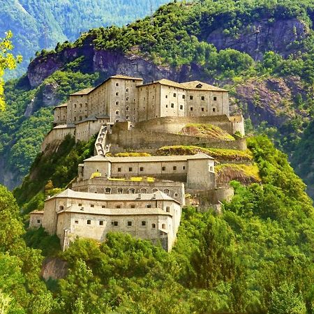 La Lupa Apartment - In The Heart Of Aosta With Car Box Екстер'єр фото