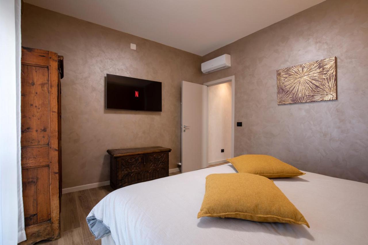 La Lupa Apartment - In The Heart Of Aosta With Car Box Екстер'єр фото